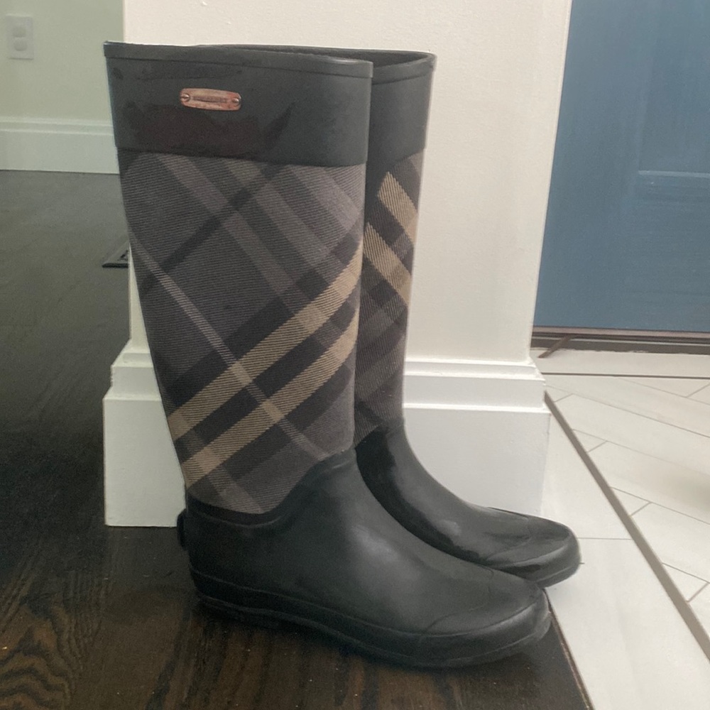 Grey Burberry rain boots